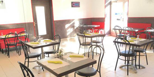 Le Before Nîmes est reconnu pour son barbecue et sa cuisine familiale maison au sein du bar-restaurant de la Route d'Uzès. Le Before Nîmes est reconnu pour son barbecue et sa cuisine familiale maison au sein du bar-restaurant de la Route d'Uzès.