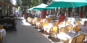Le restaurant Les Alizés qui propose une carte soignée avec des plats traditionnels, des burgers, salades, pizzas est à découvrir en centre-ville de Nîmes. Le restaurant Les Alizés qui propose une carte soignée avec des plats traditionnels, des burgers, salades, pizzas est à découvrir en centre-ville de Nîmes.