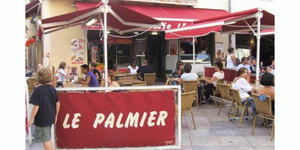 Le restaurant traditionnel Le Palmier à Nîmes vous reçoit en terrasse en centre-ville. Le restaurant traditionnel Le Palmier à Nîmes vous reçoit en terrasse en centre-ville.