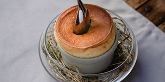 Recette Soufflé chaud à la vanille de Tahiti du restaurant le Menna à Nîmes ( ® le menna ) 