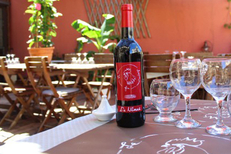 Restaurant Le Chapon Fin Nîmes propose une cuisine fait maison et des tables en terrasse (® site web le chapon fin)