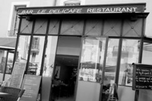 Le Délicafé Nîmes est un salon de thé-restaurant au centre-ville sur la Place Bellecroix (® networld-fabrice Chort)