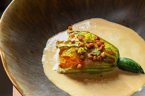 Menna Nîmes • Restaurant gastronomique • Ici Fleur de courgette farcie d’une fine mousseline de langoustines ( ® menna )