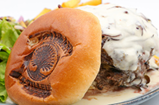 Le Burger du Chef du restaurant Le Tilleul à Vestric-et-Candiac.(® SAAM fabrice CHORT)