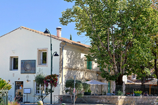 Restaurant Le Tilleul à Vestric-et-Candiac et sa terrasse ombragée (® SAAM- fabrice CHORT)