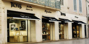 Le bijoutier-joaillier Thomas Nîmes présente ses nouveautés en boutique. Le bijoutier-joaillier Thomas Nîmes présente ses nouveautés en boutique.